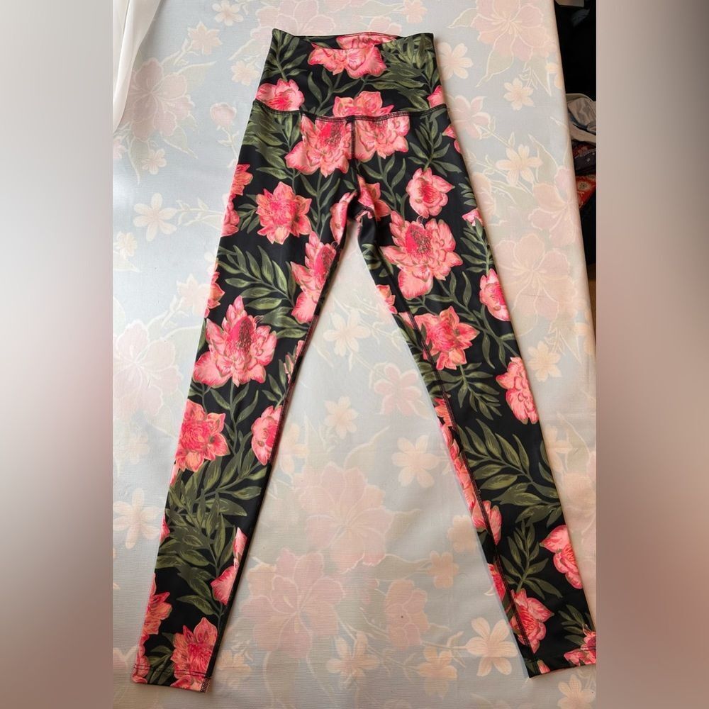 BEYOND YOGA Lux Floral High-Rise Full-Length Leggings Black Pink Size Small - Picture 2 of 8